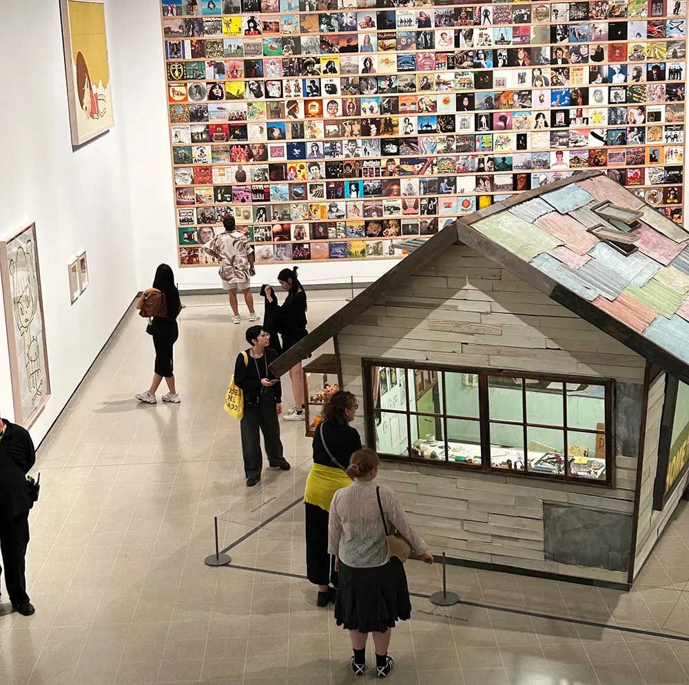 Hayward Galleryの奈良美智展の会場内 (2025夏)